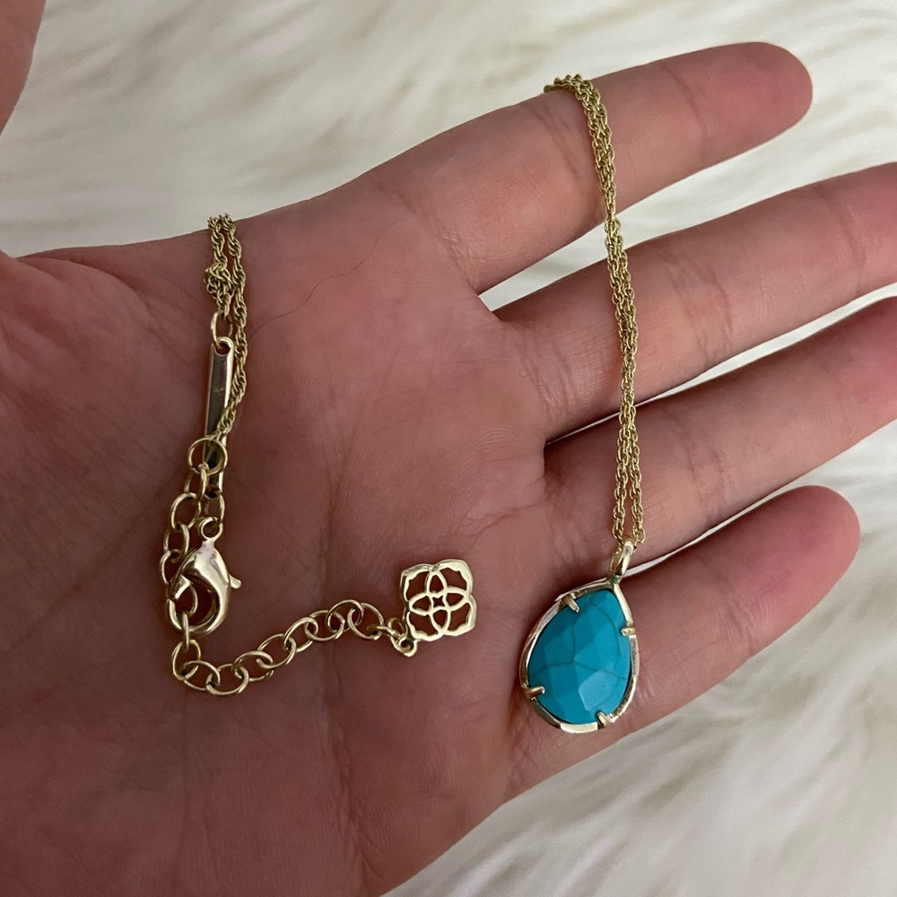 Kendra Scott necklace